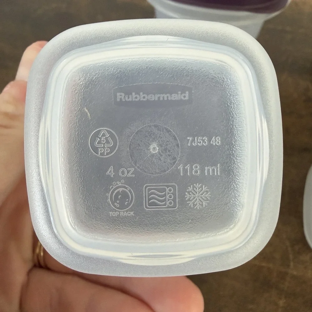 Lot of 4 - 4 OZ 118ml RUBBERMAID 7J53 Clear CONTAINERS with‎ PURPLE LIDS